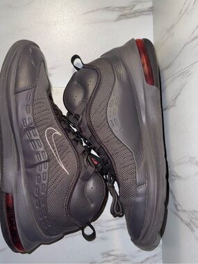Nike Men’s Size 9 Nike AirMax Axis